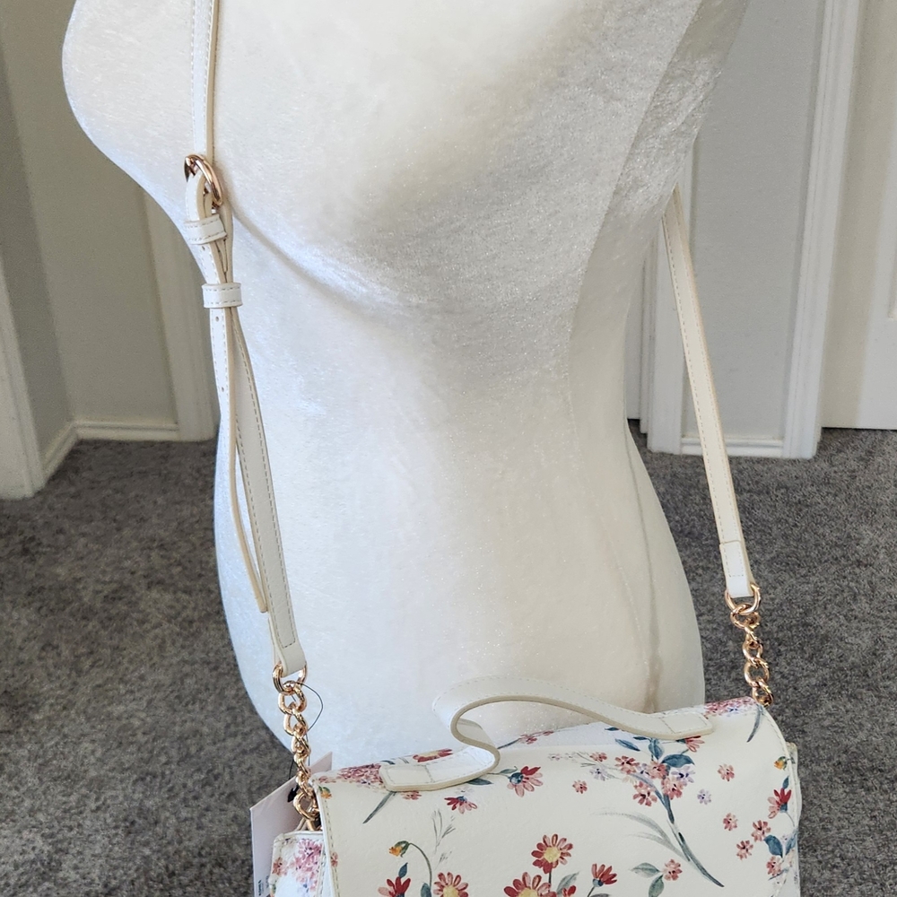 Woman Lauren Conrad Crossbody shoulder floral bag